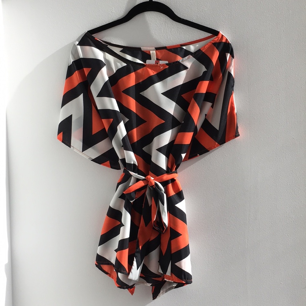 TYCHE Chevron Tie Waist Blouse. Size: S